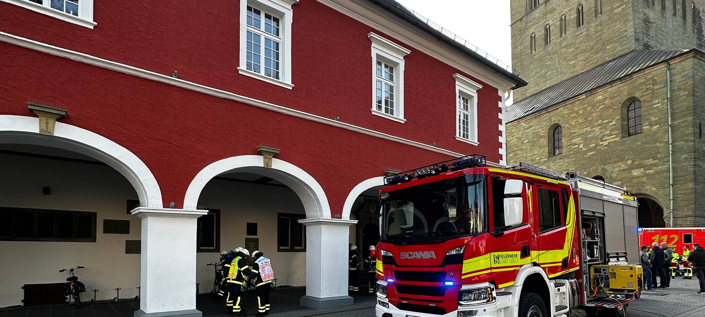 Brand im Soester Rathaus: 120 Mitarbeiter evakuiert