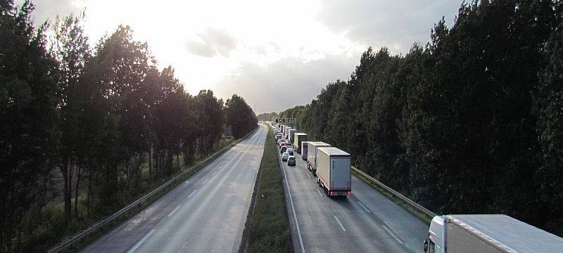 Schwerer Motorradunfall auf der A44