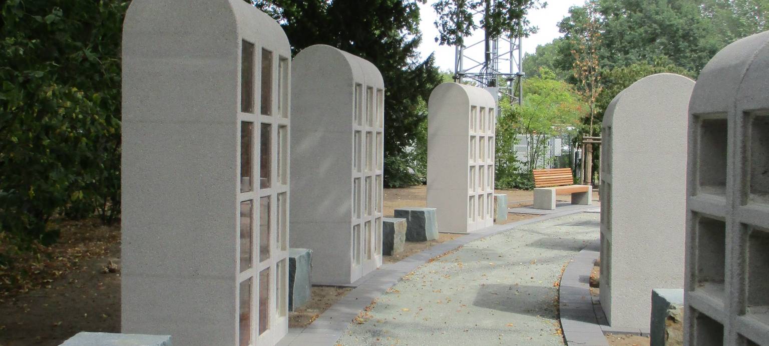 Neues Urnenstelenfeld für Lippstädter Friedhof