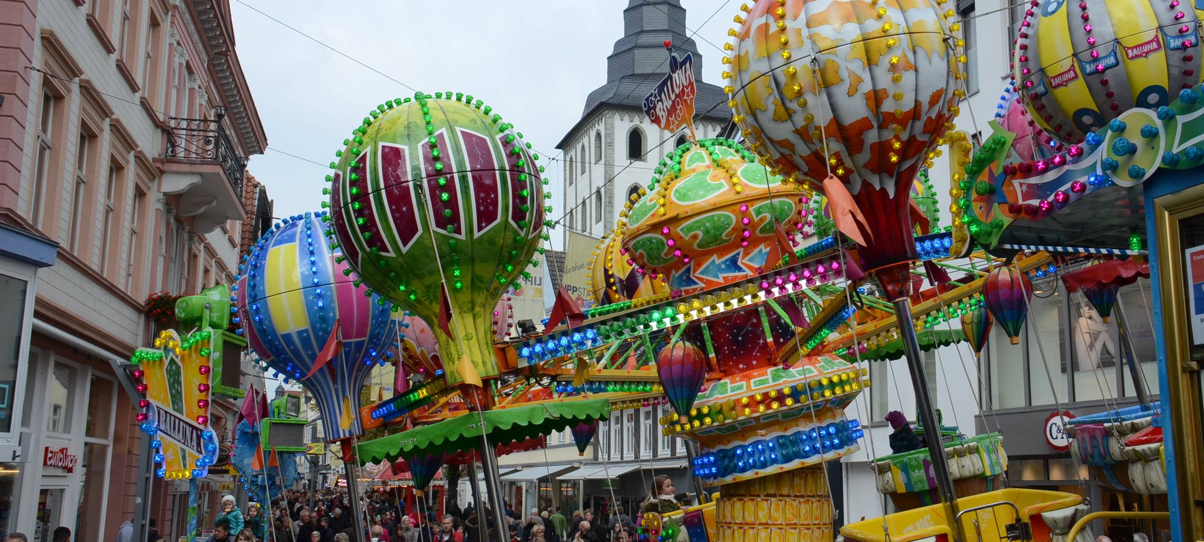Kirmes: Blick dahinter