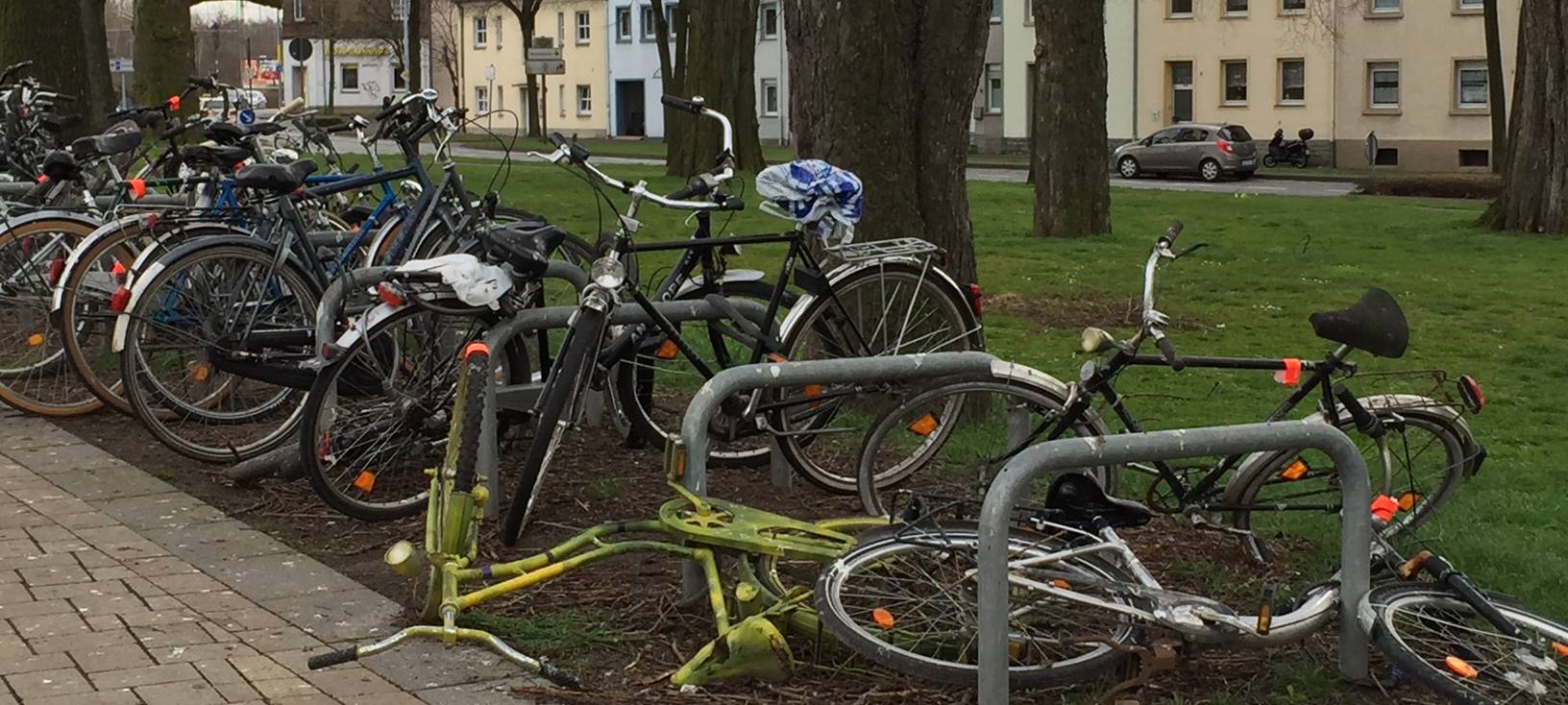 Schrottfahrräder am Soester Bahnhof
