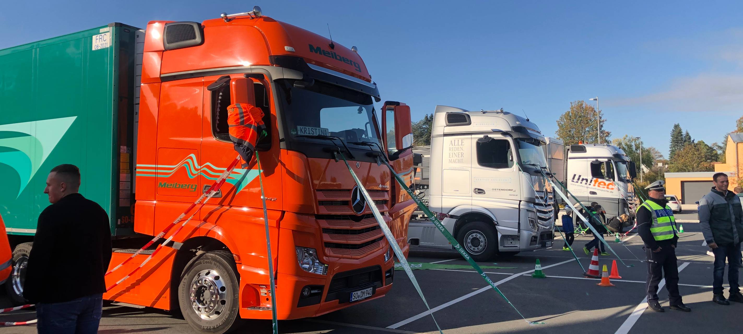 Fünftklässler lernen den toten Winkel kennen