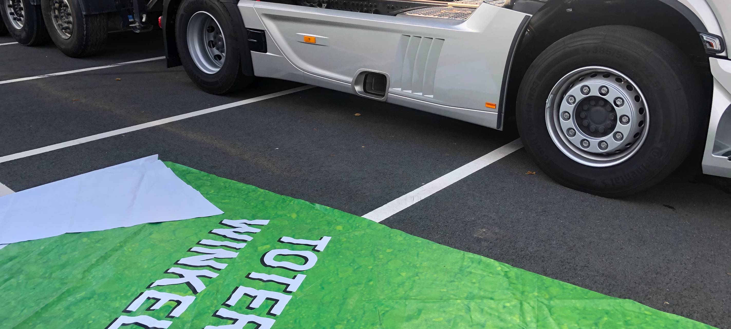 Fünftklässler lernen den toten Winkel kennen