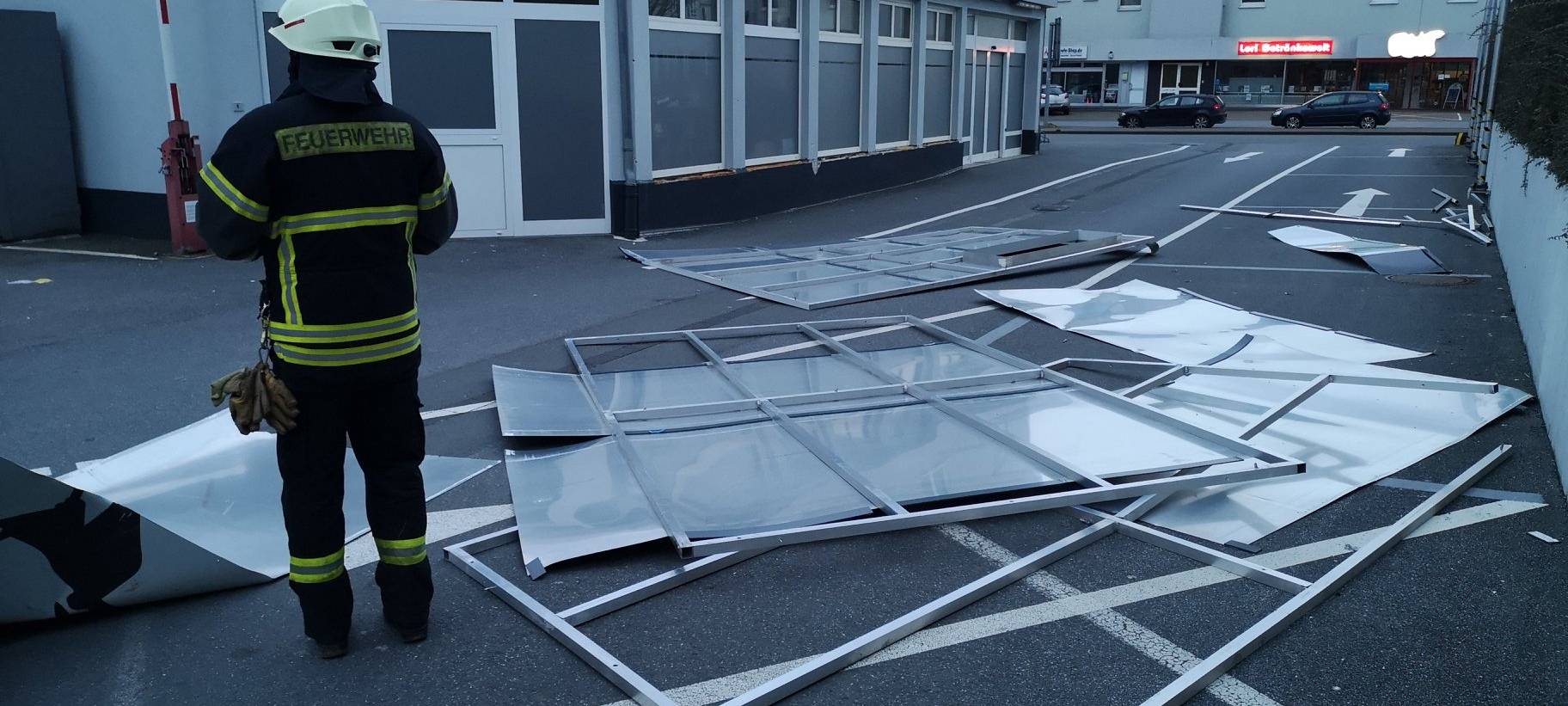 Update (15.11 Uhr) Orkantief Sabine im Kreis Soest - Sperrungen und Schulschließungen