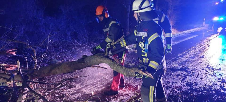 Update (15.11 Uhr) Orkantief Sabine im Kreis Soest - Sperrungen und Schulschließungen
