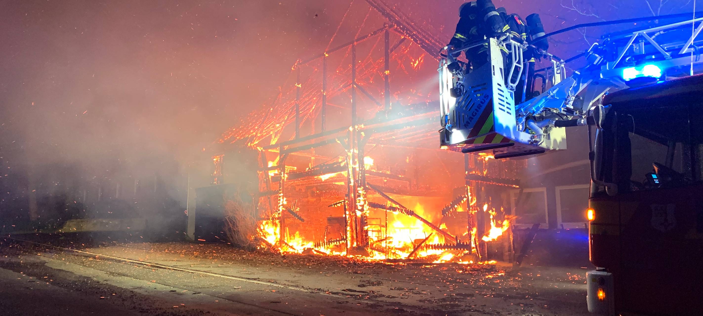Scheune in Soest in Großbrand