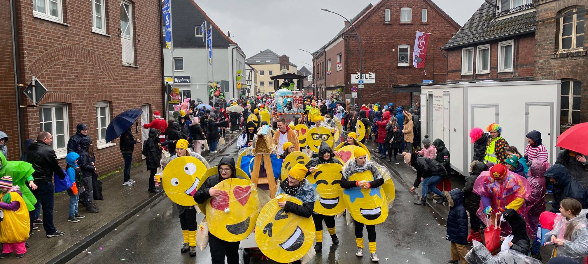 Rosenmontagszüge im Kreis Soest starten