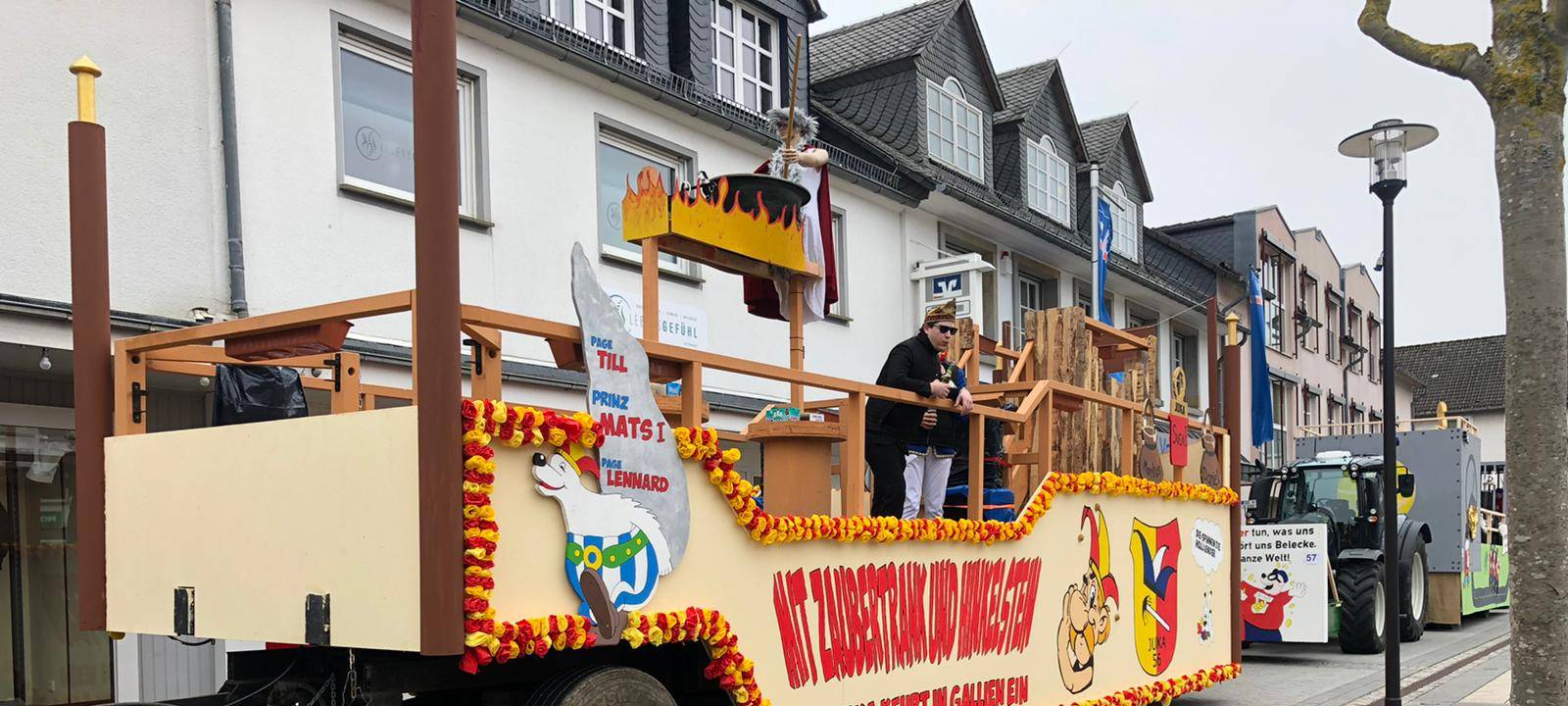 Rosenmontagszüge im Kreis Soest starten