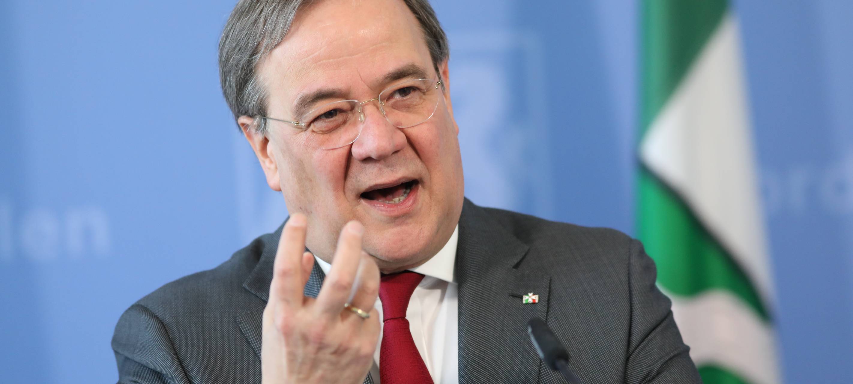 Ministerpräsident Armin Laschet beantwortet eure Fragen zu Corona