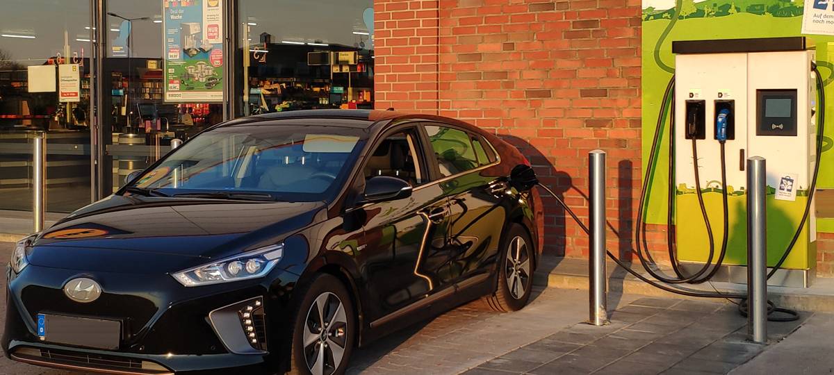 Viele E-Autos, wenig Ladesäulen