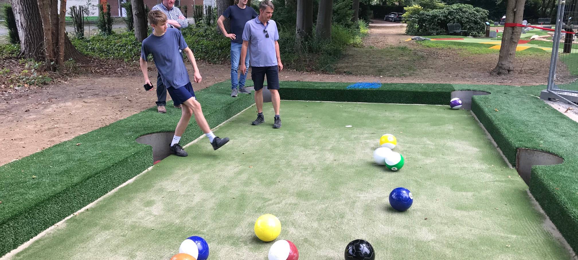 An die Golfschläger, fertig, los!