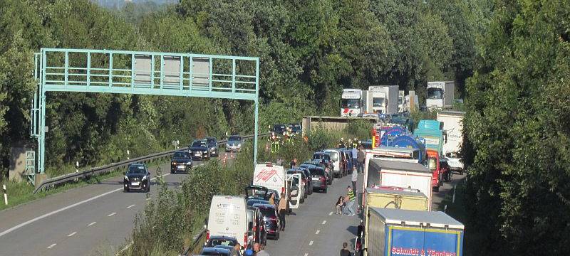 A44: Langer Stau nach Unfall