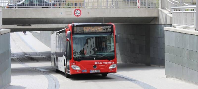 Eng bei eng im Schulbus