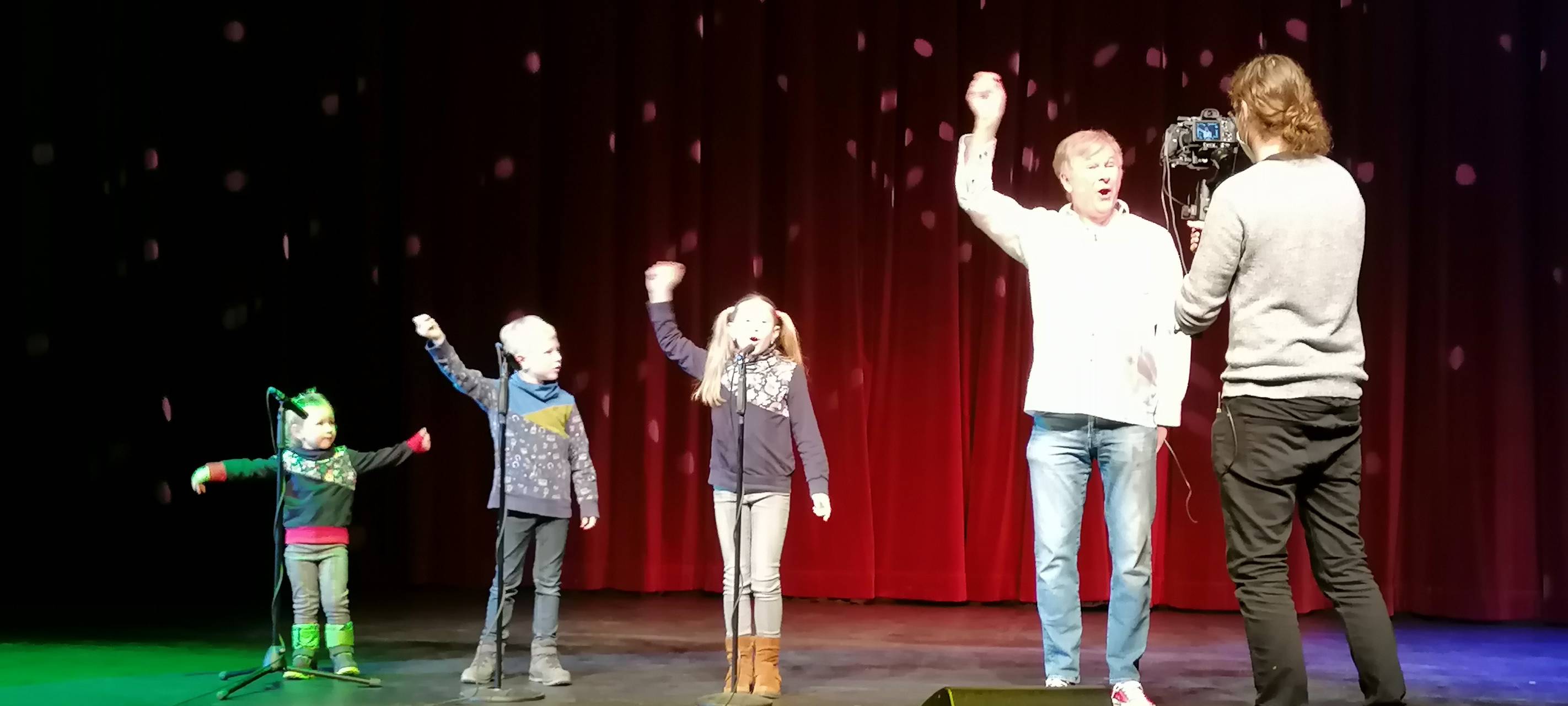 Kinderliedermacher Reinhard Horn im Lippstädter Stadttheater