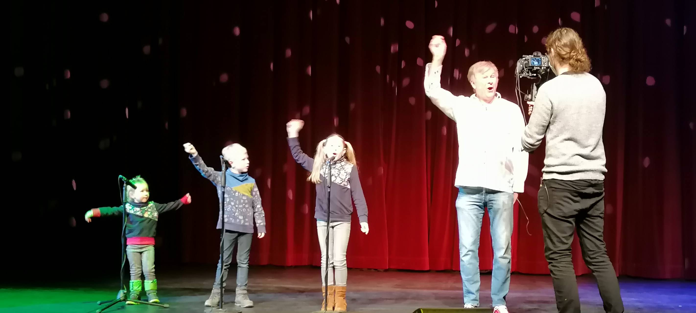 Kinderliedermacher Reinhard Horn im Lippstädter Stadttheater