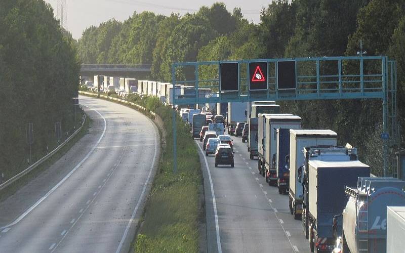 A44 und A445: Warnung vor Staus vorm Feiertag