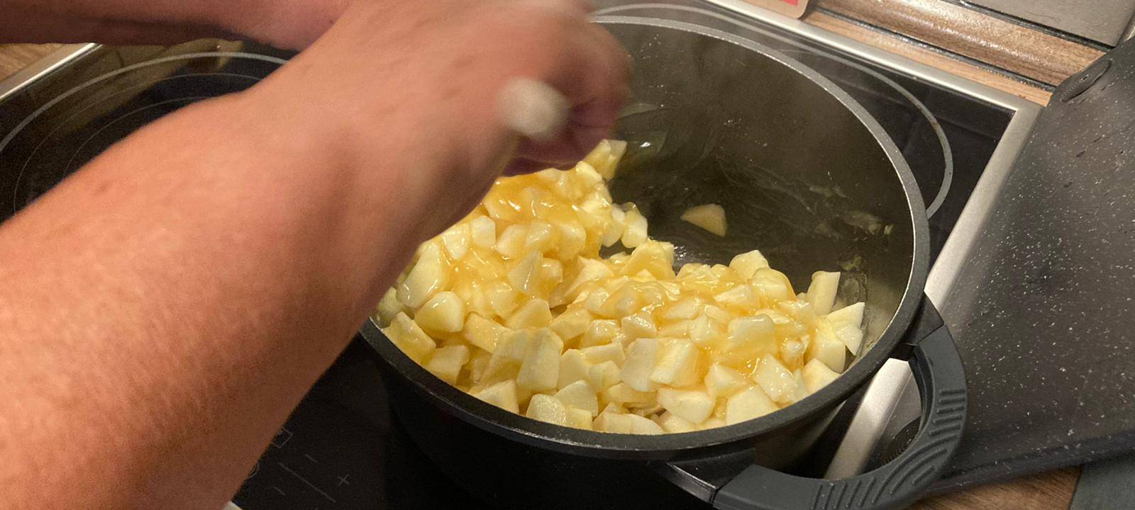 Apfelkuchen backen mit Hörerin Angelika