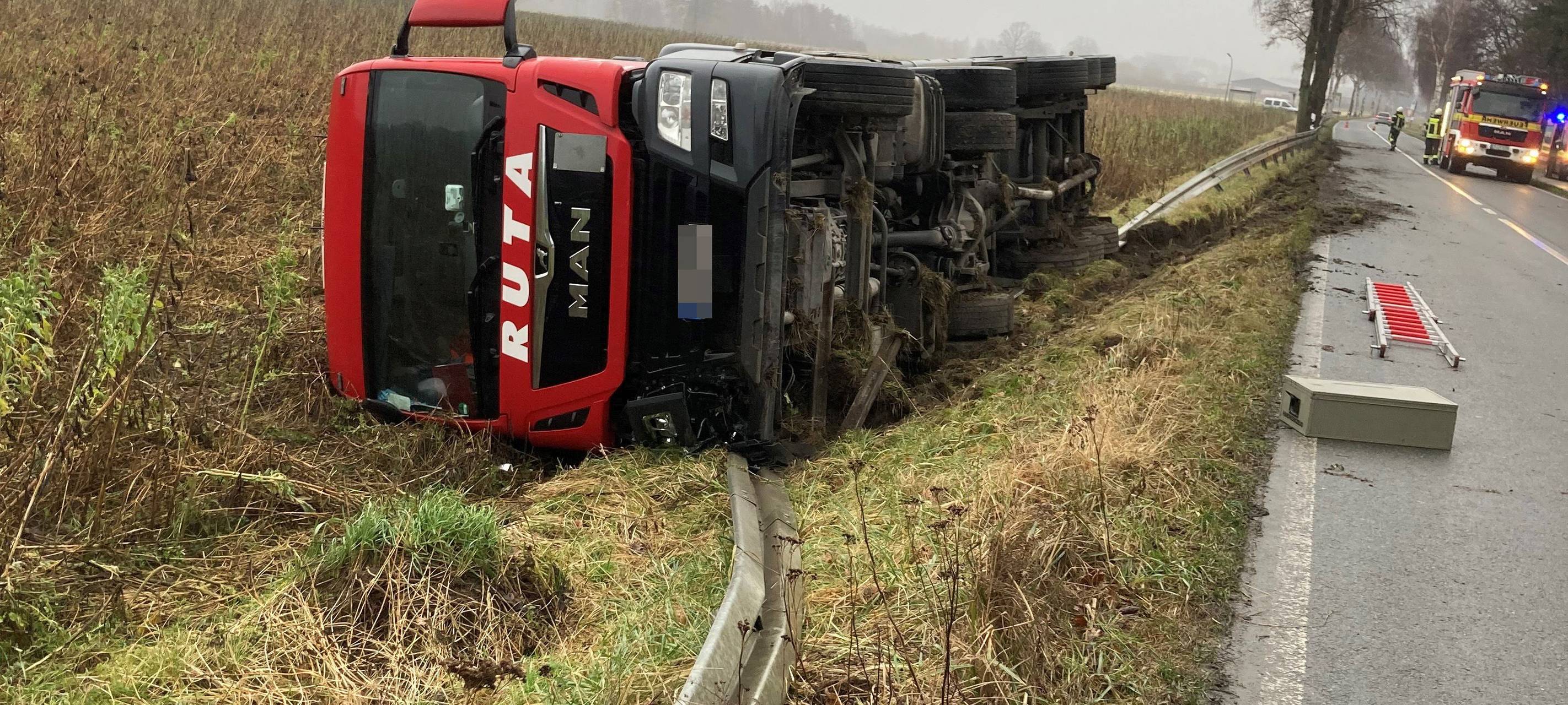 Nach Unfall: Lkw soll geborgen werden