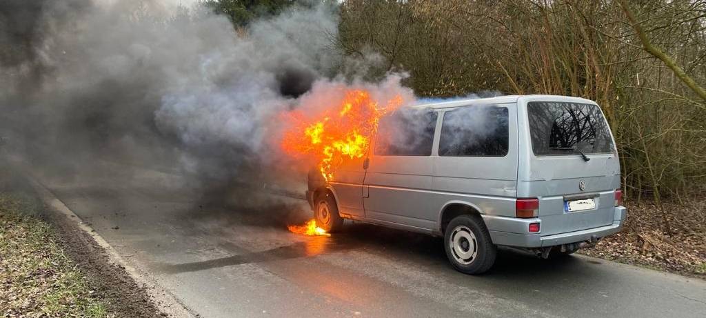 Brennender Camper Bully in Lippetal-Herzfeld