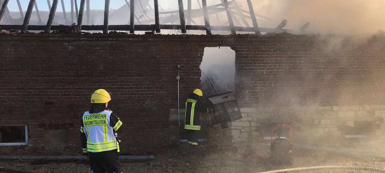 Scheunenbrand bei Warstein- Möhnestraße gesperrt