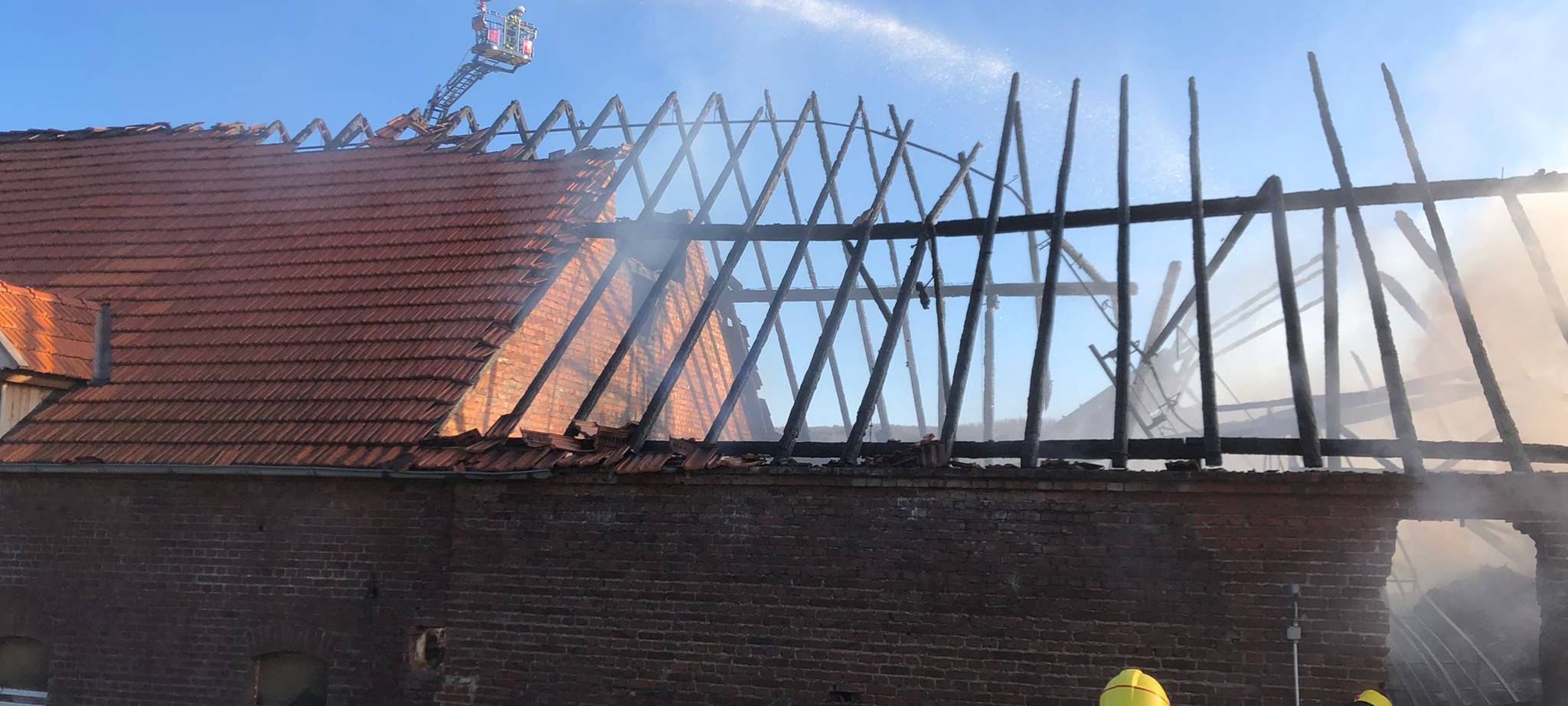 Scheunenbrand bei Warstein- Möhnestraße gesperrt