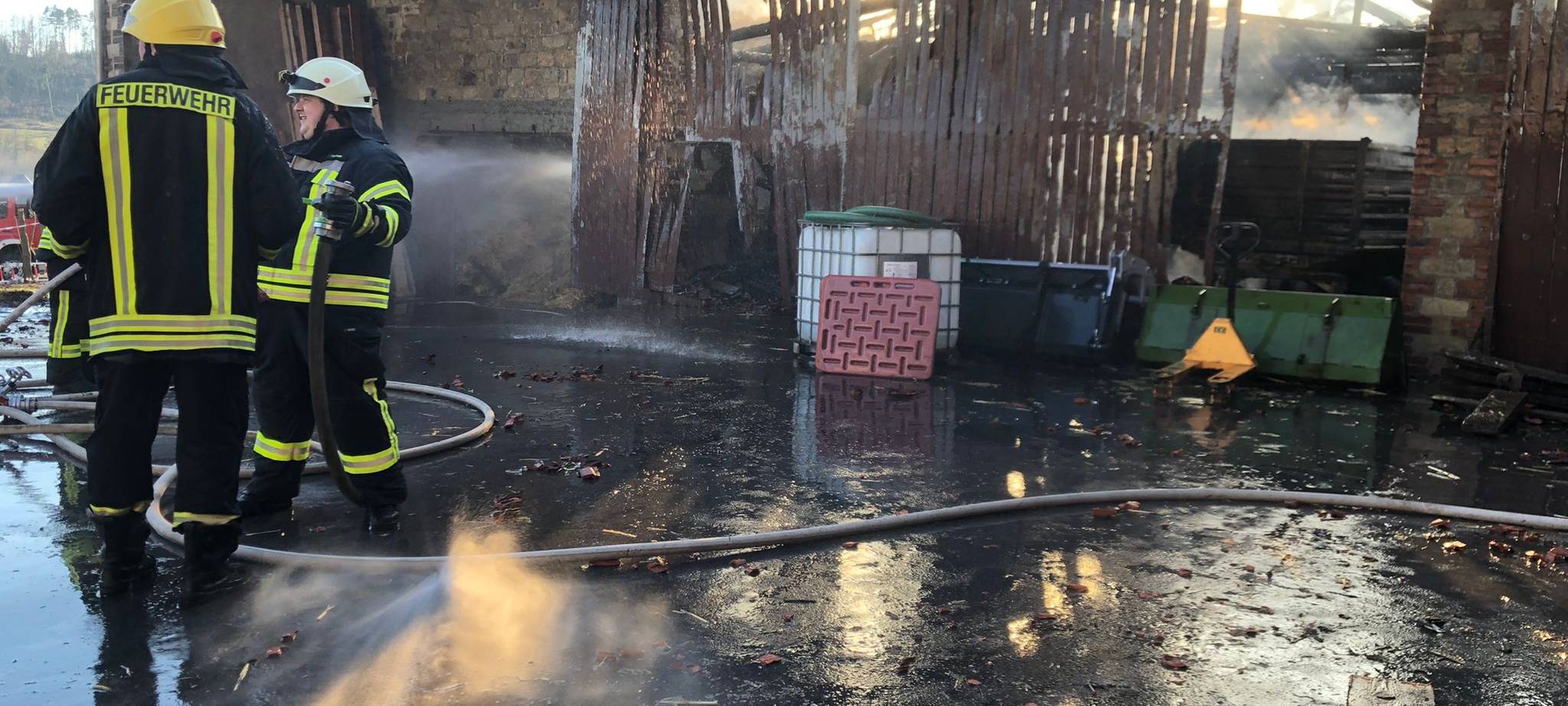 Scheunenbrand bei Warstein- Möhnestraße gesperrt