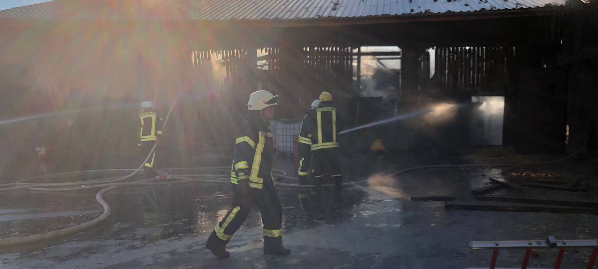 Scheunenbrand bei Warstein- Möhnestraße gesperrt