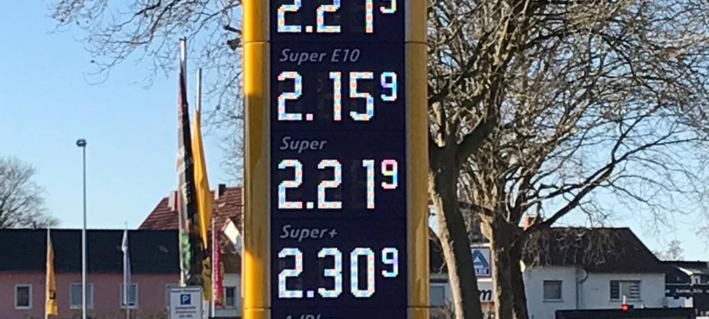 Spritpreise: Heimische Politiker fordern Entlastung