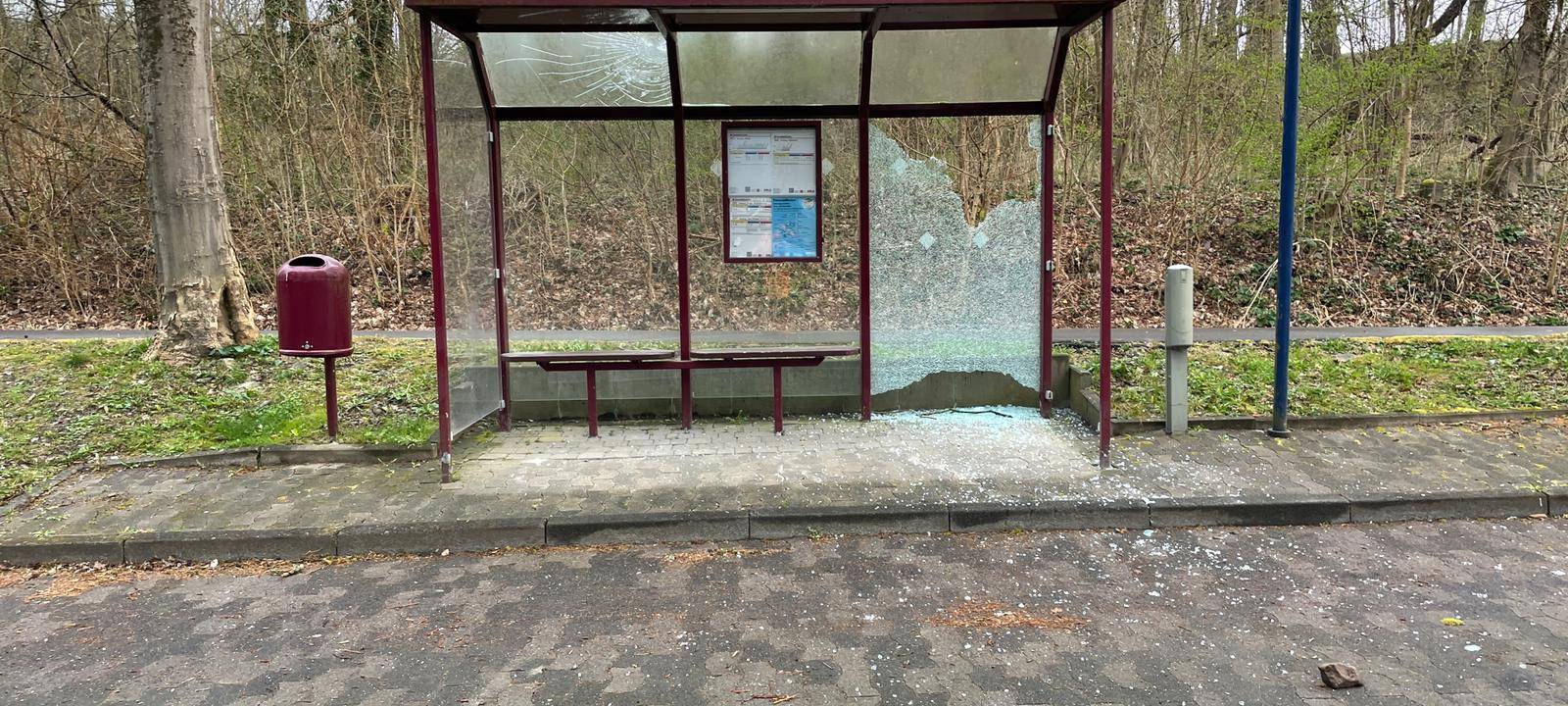 Bushaltestellen schwer beschädigt
