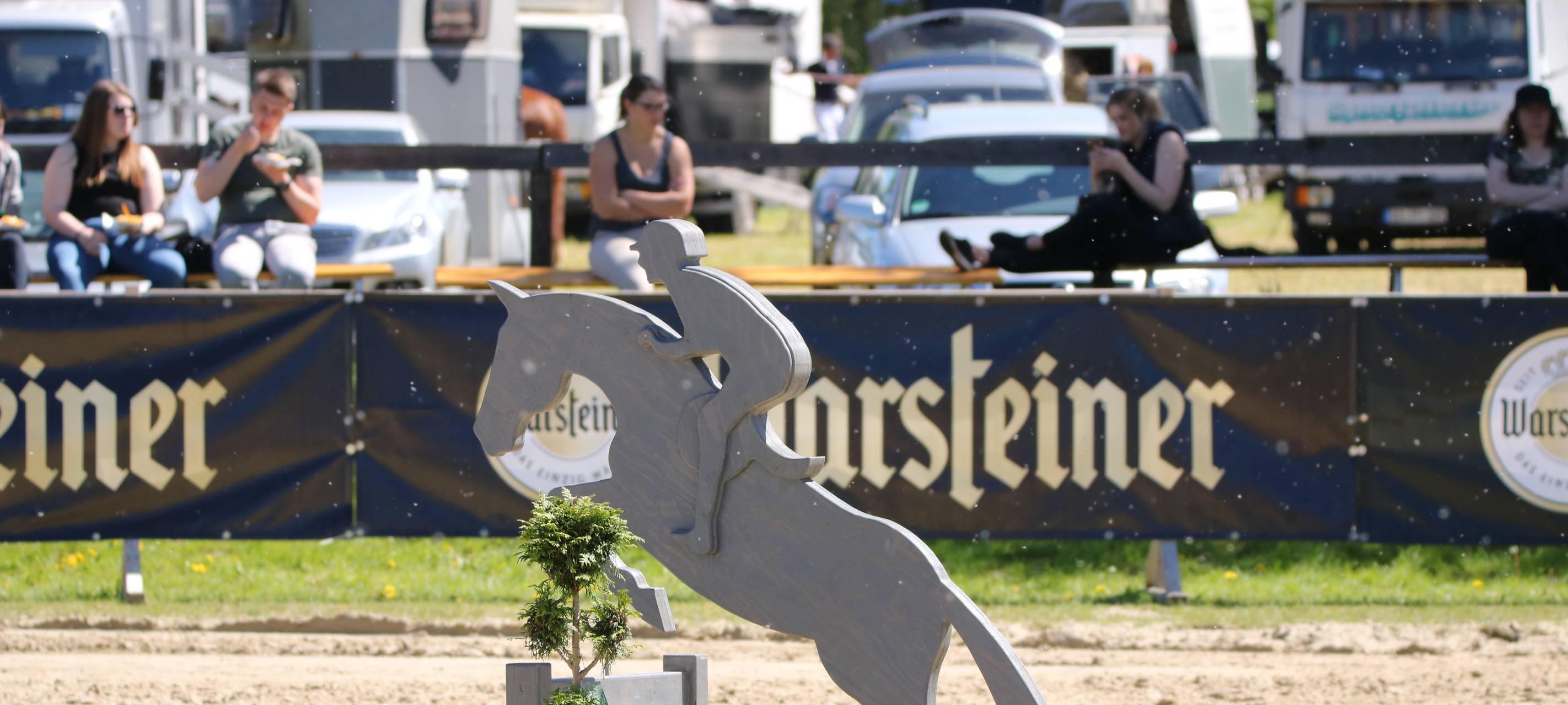 Springturnier des Reit- und Fahrvereins Haar-Möhne auf der Reitsportanlage "Loagshof" in Warstein-Niederbergheim