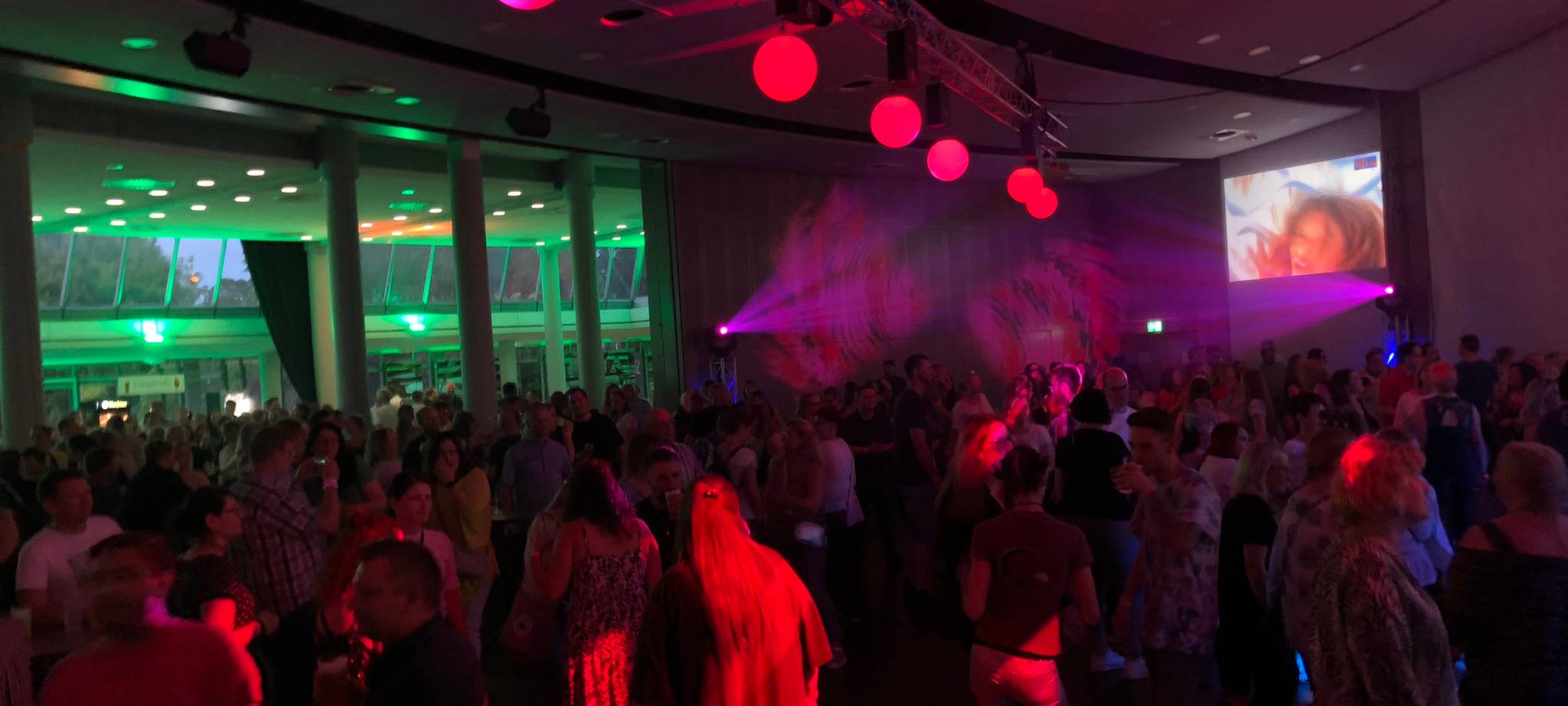 Die Hellweg Radio 90er-Party