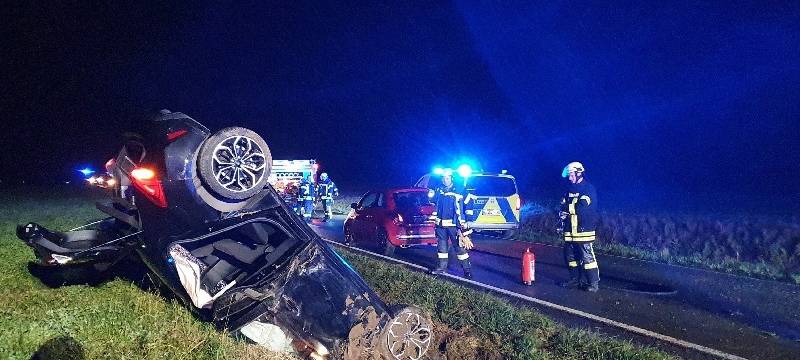 Welver: Auf regennasser Fahrbahn überschlagen