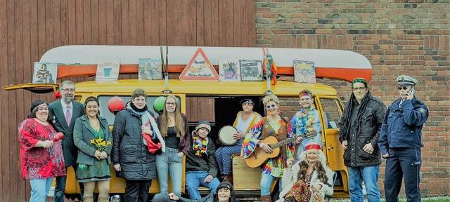 Love and Peace im Landratsamt Theatergruppe-Weslarn