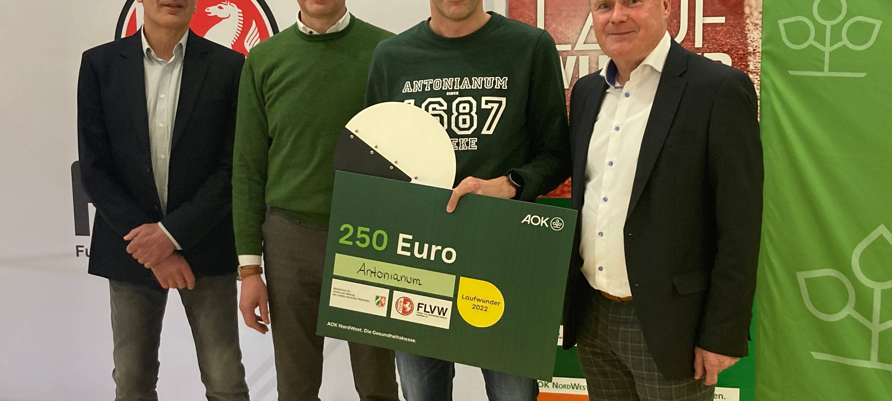 Das Gymnasium Antonianum in Geseke gewinnt landesweiten Wettbewerb "Laufwunder".