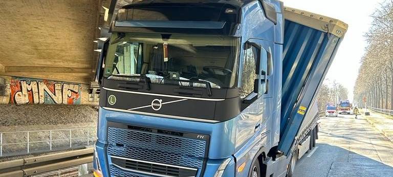 Lkw festgefahren: Margarethenseebrücke wieder frei!