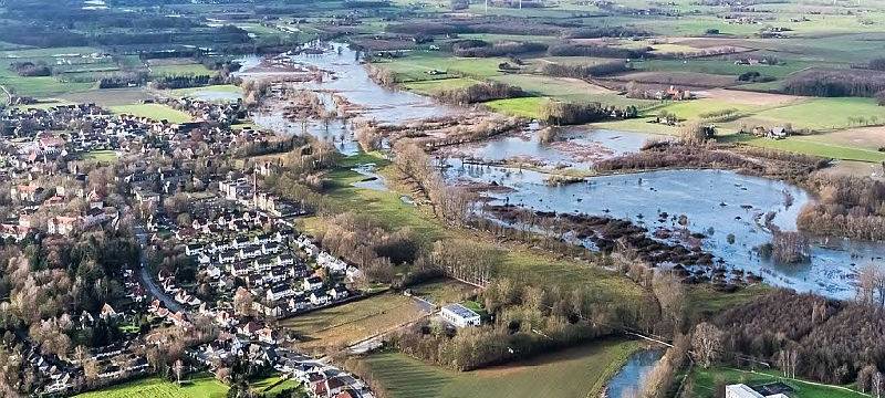 Ölfilm in der Lippe: Feuerwehr Lippstadt verhindert Schlimmeres