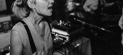 Die Neue im Hellweg Radio am Morgen-Team: Michi Arlt