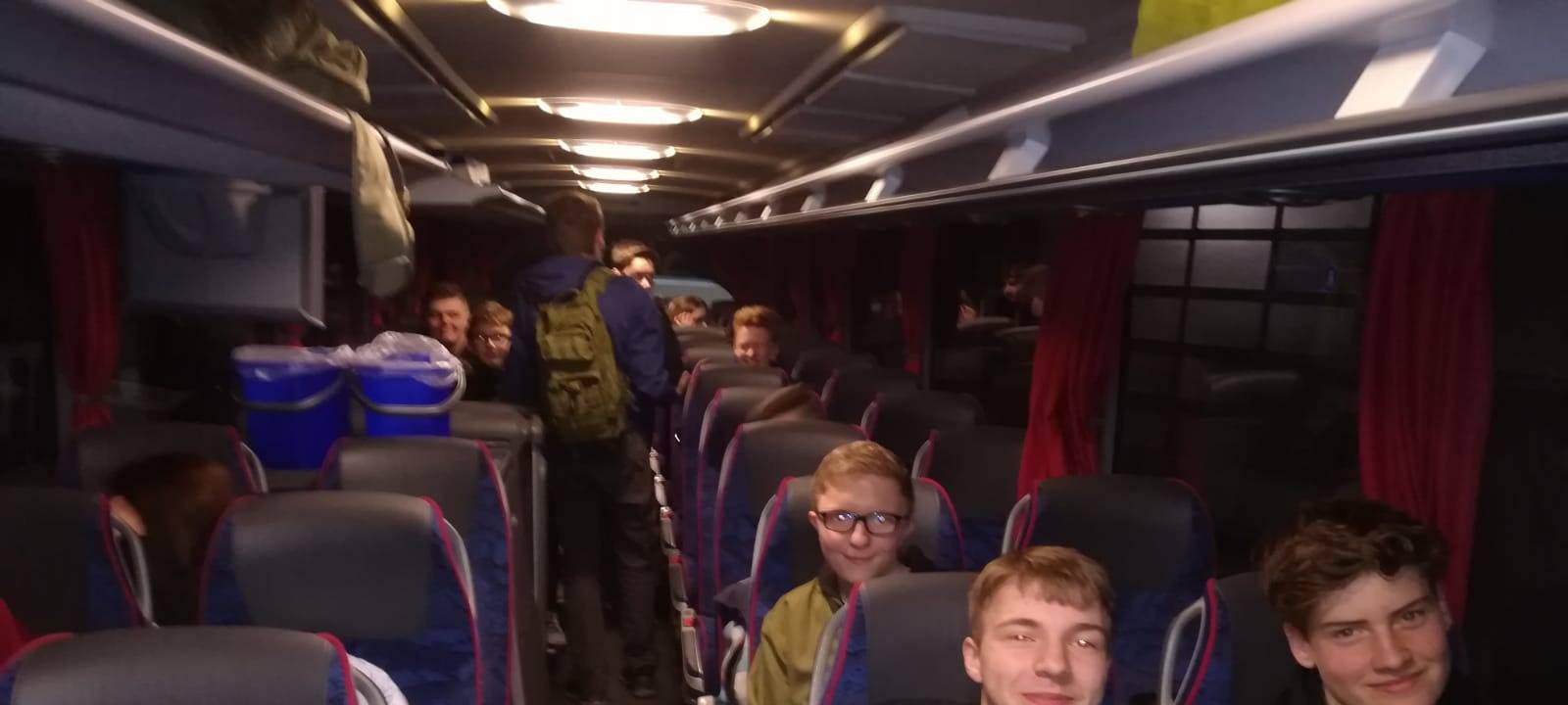 Schüler der Möhneseeschule auf dem Weg nach London.