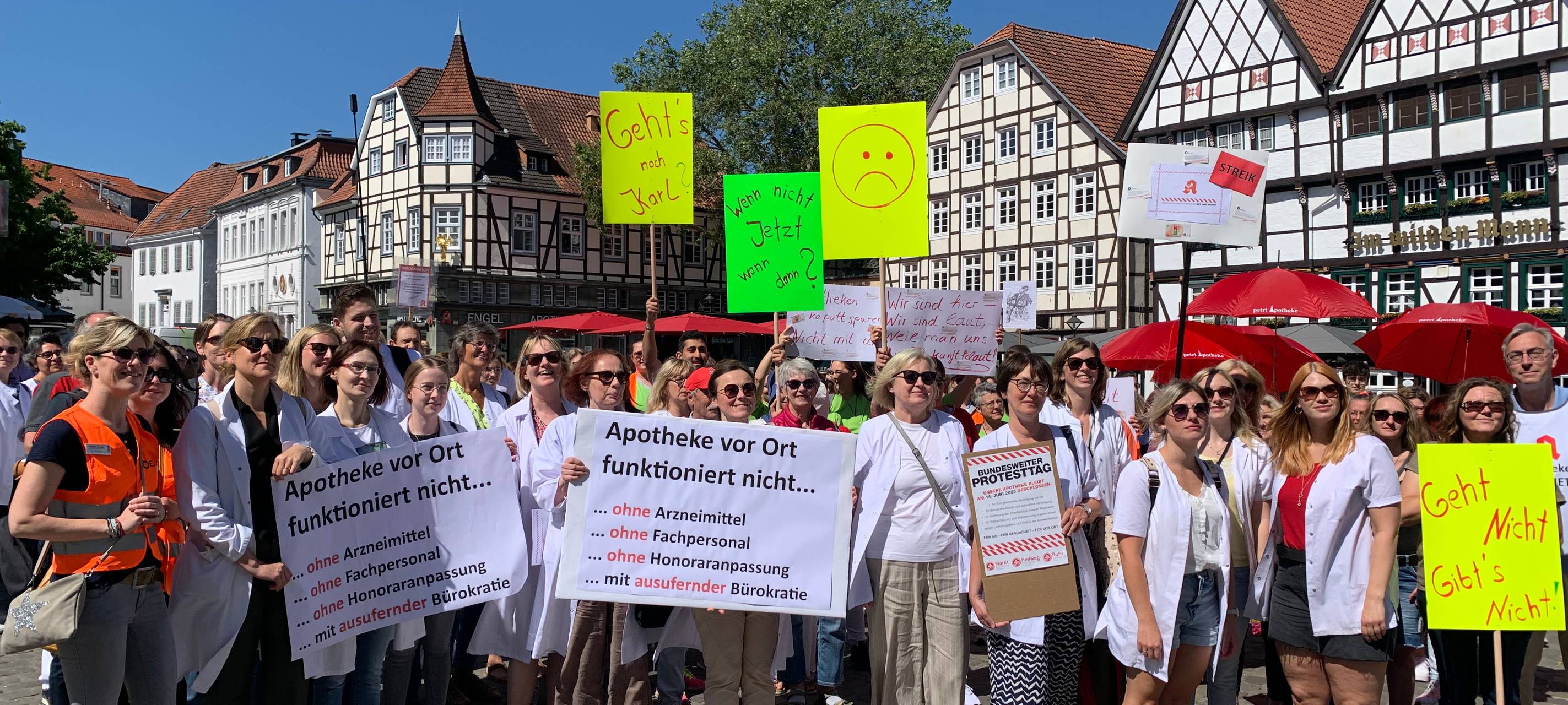 150 Soester Apotheker streikten auf Marktplatz!