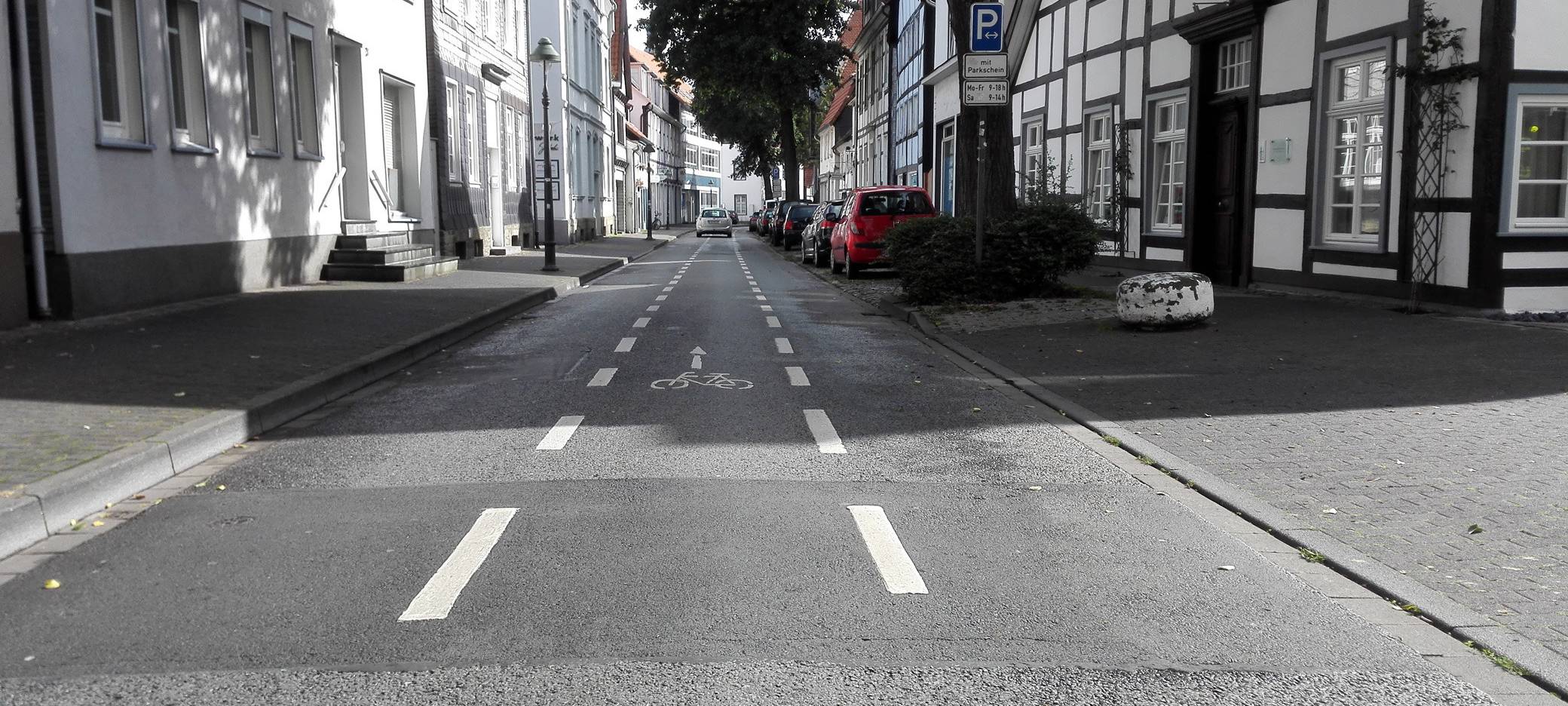 Der Radstreifen in der Mitte wird durch eine Fahrradstraße ersetzt.