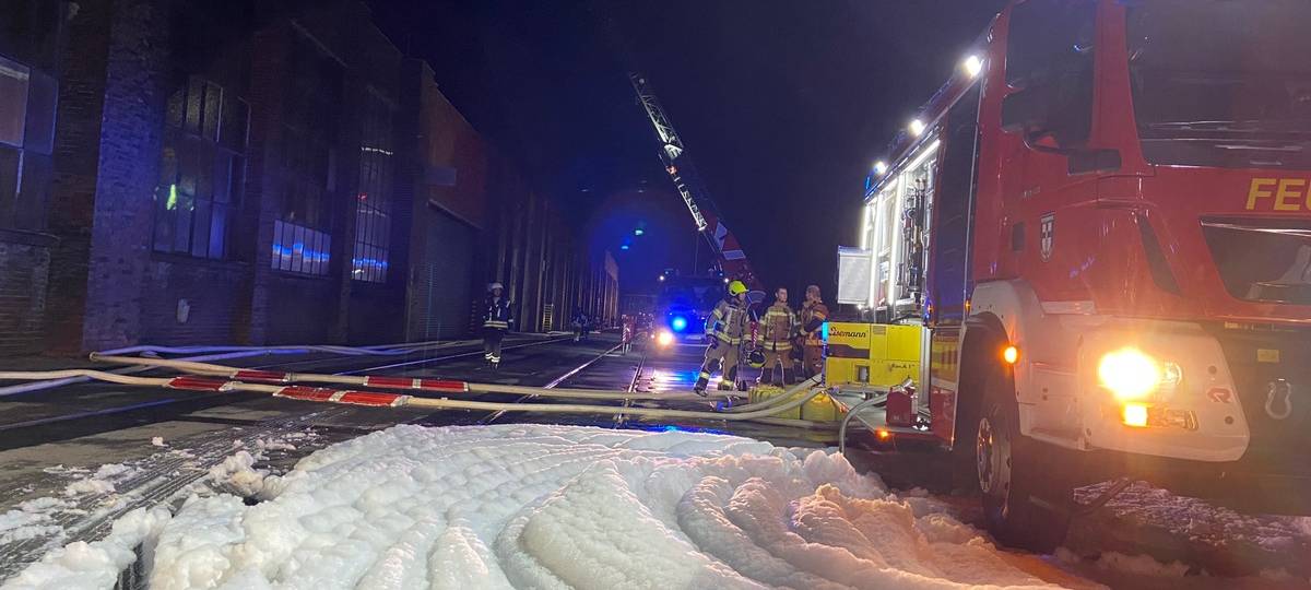 Massiver Großbrand in Wickede erfolgreich bekämpft