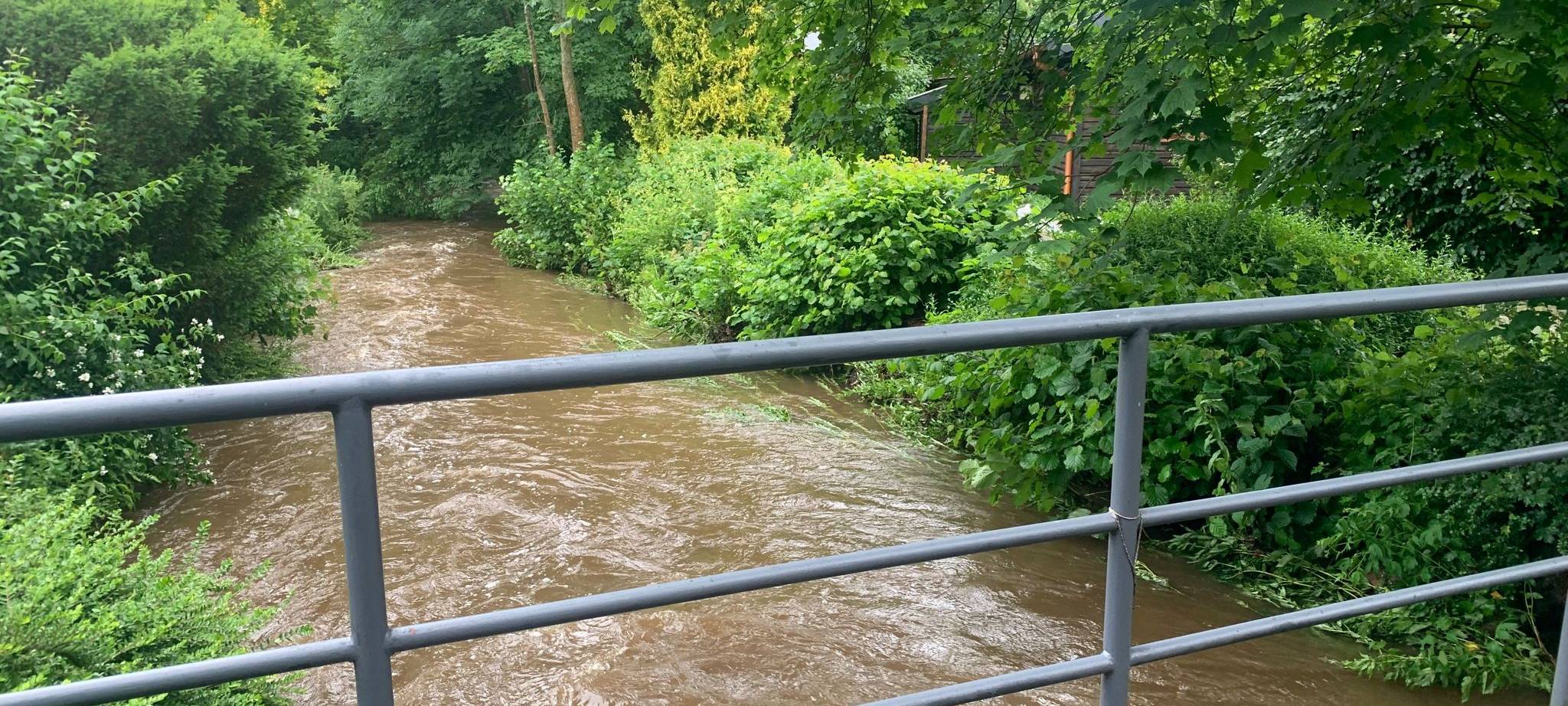 Die Bache in Warstein-Hirschberg drohte überzulaufen