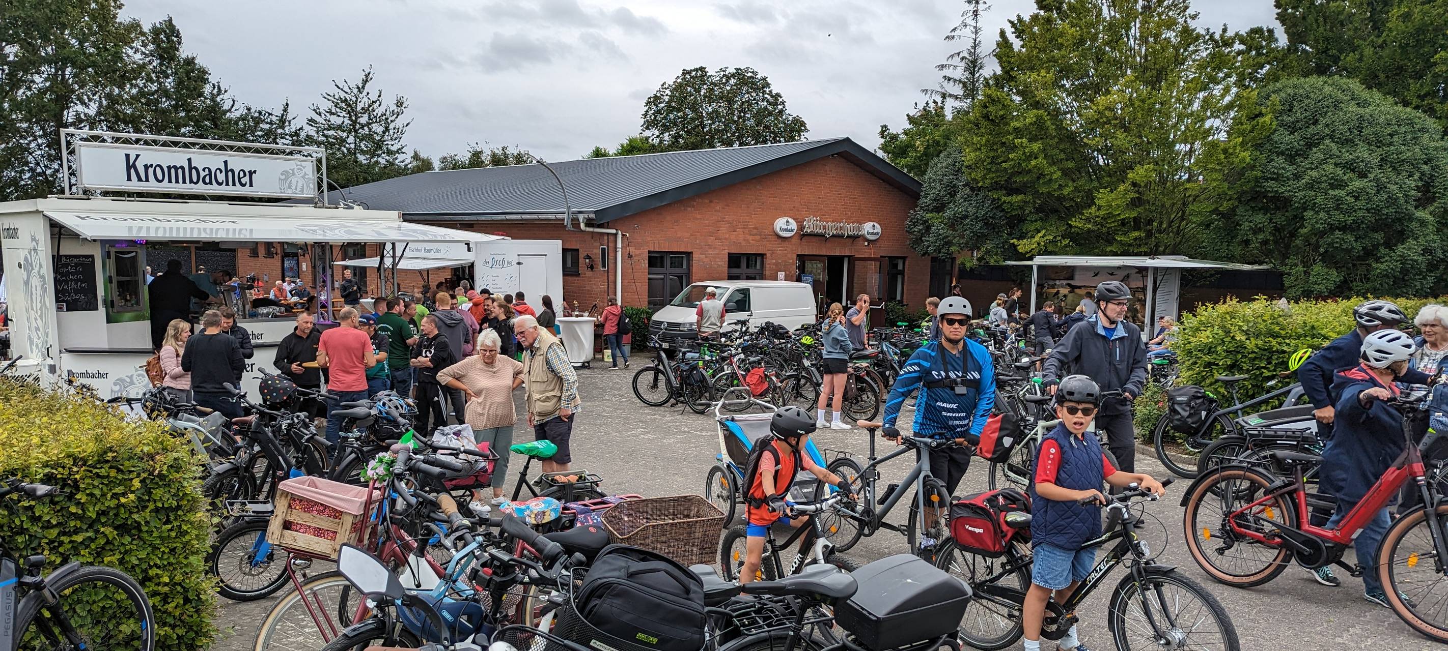 Tausende Radfahrer beim Sattelfest