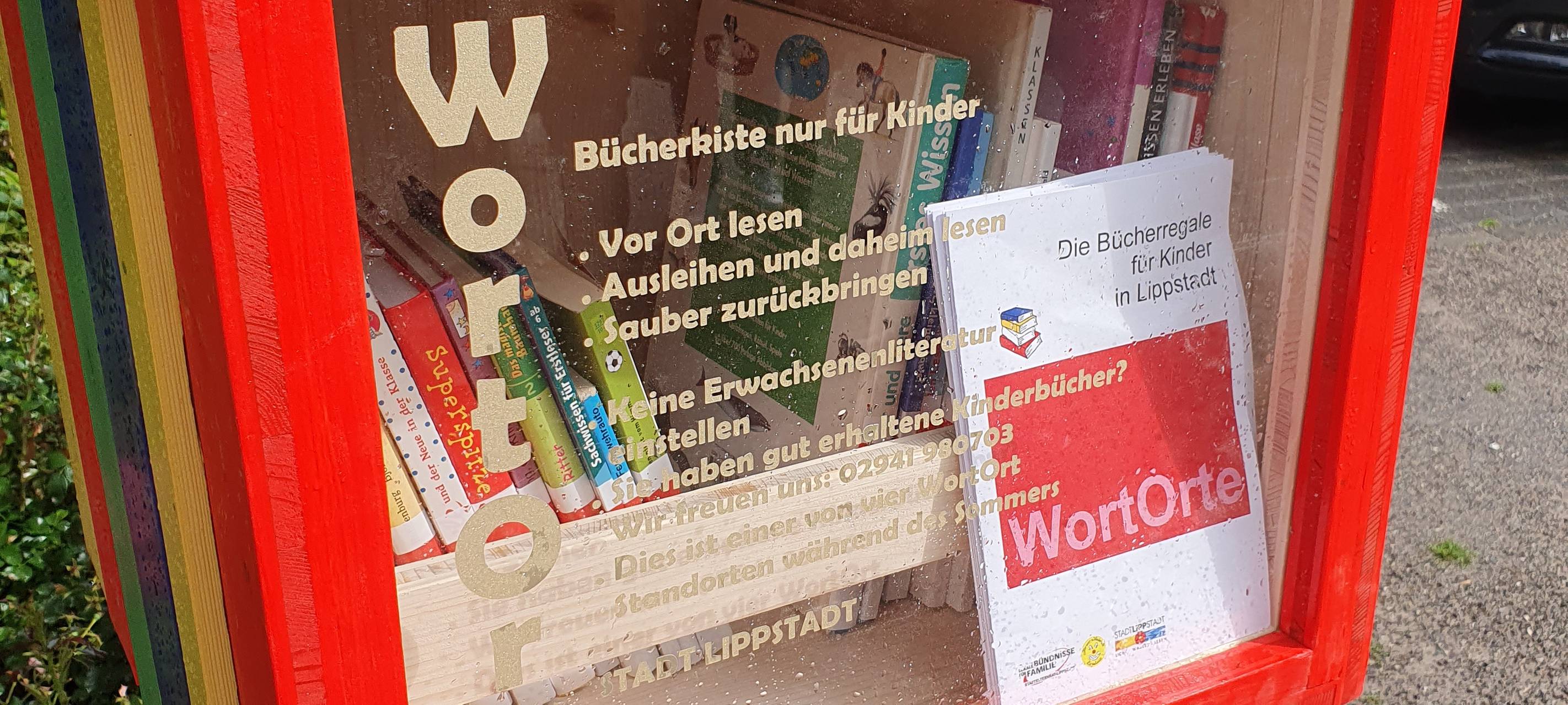 "WortOrte": Die neuen Kinderbücherkästen in Lippstadt, hier der Kasten im Postpark.
