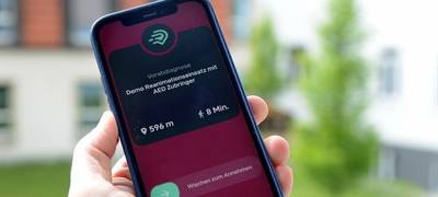 Mit der App "Corhelper" können Ersthelfer im Notfall kontaktiert werden.