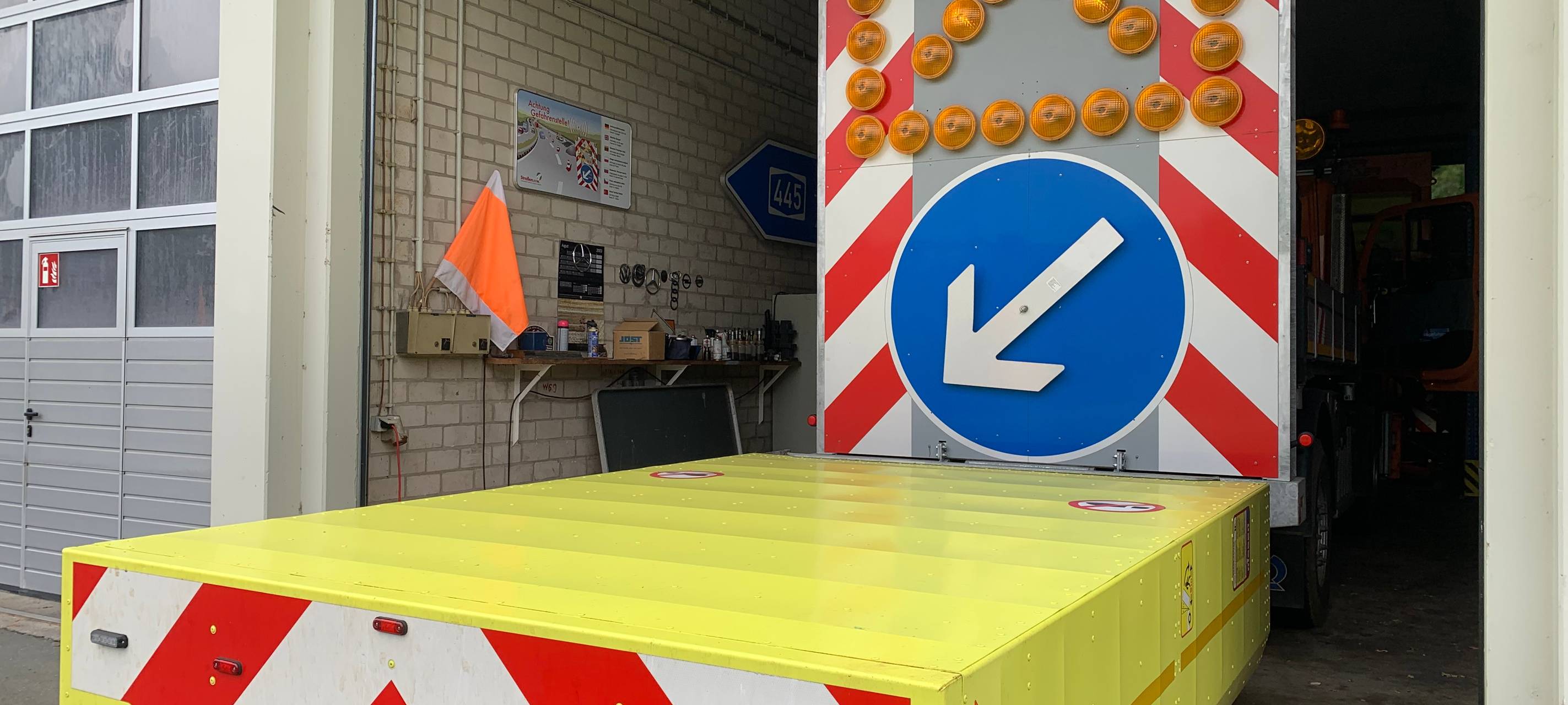 Straßenwärterinnen und Straßenwärter trainieren beim Risikoparcours in Werl.