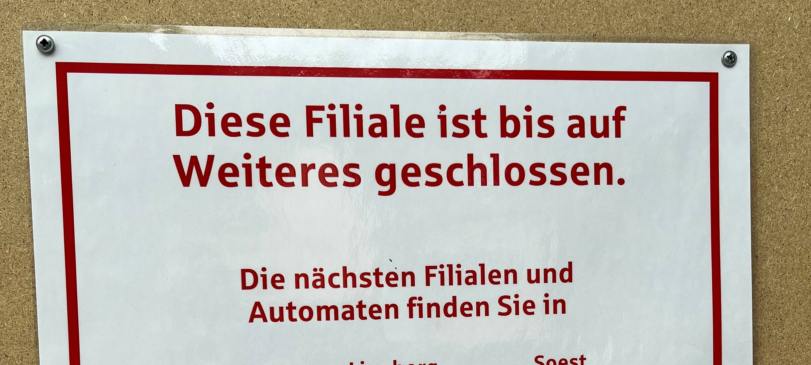 Die Sparkasse in Lippetal-Oestinghausen ist nach einer Geldautomatensprengung im Juni 2023 derzeit geschlossen.