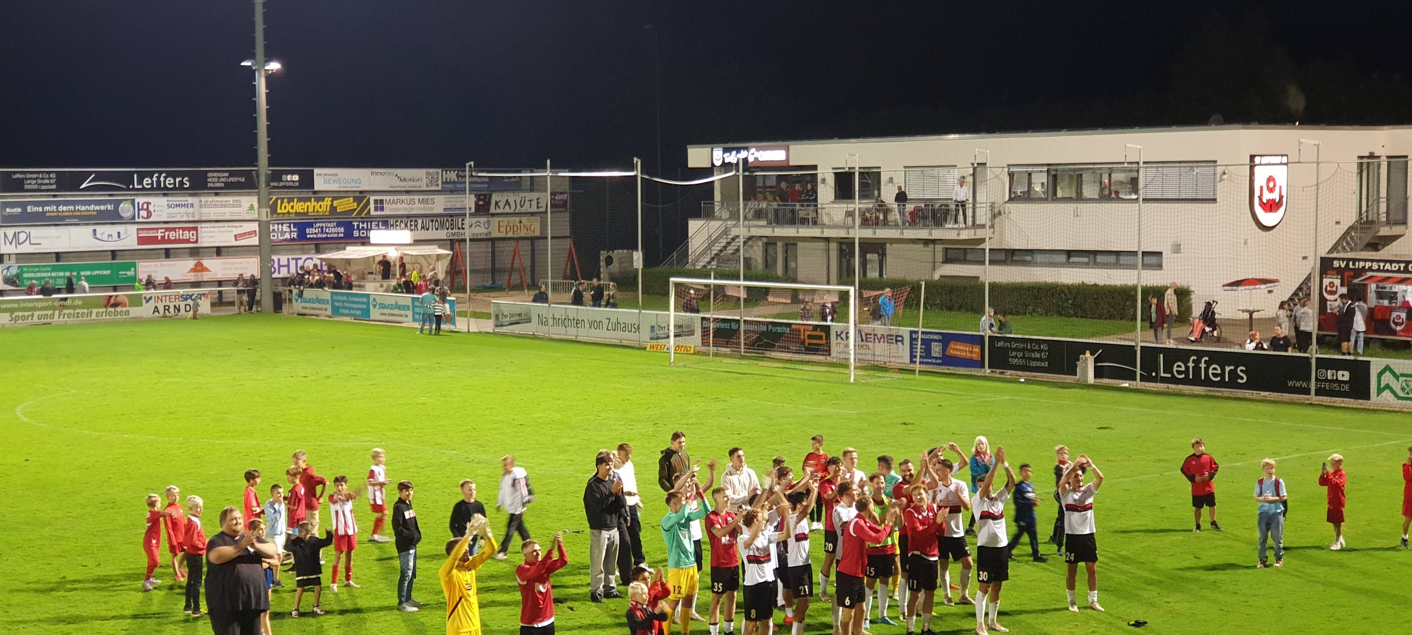 Der SV Lippstadt 08 feiert am 7. Spieltag der Saison 2023/24 einen souveränen 3:0-Erfolg gegen Rot-Weiß Ahlen in der Regionalliga West.