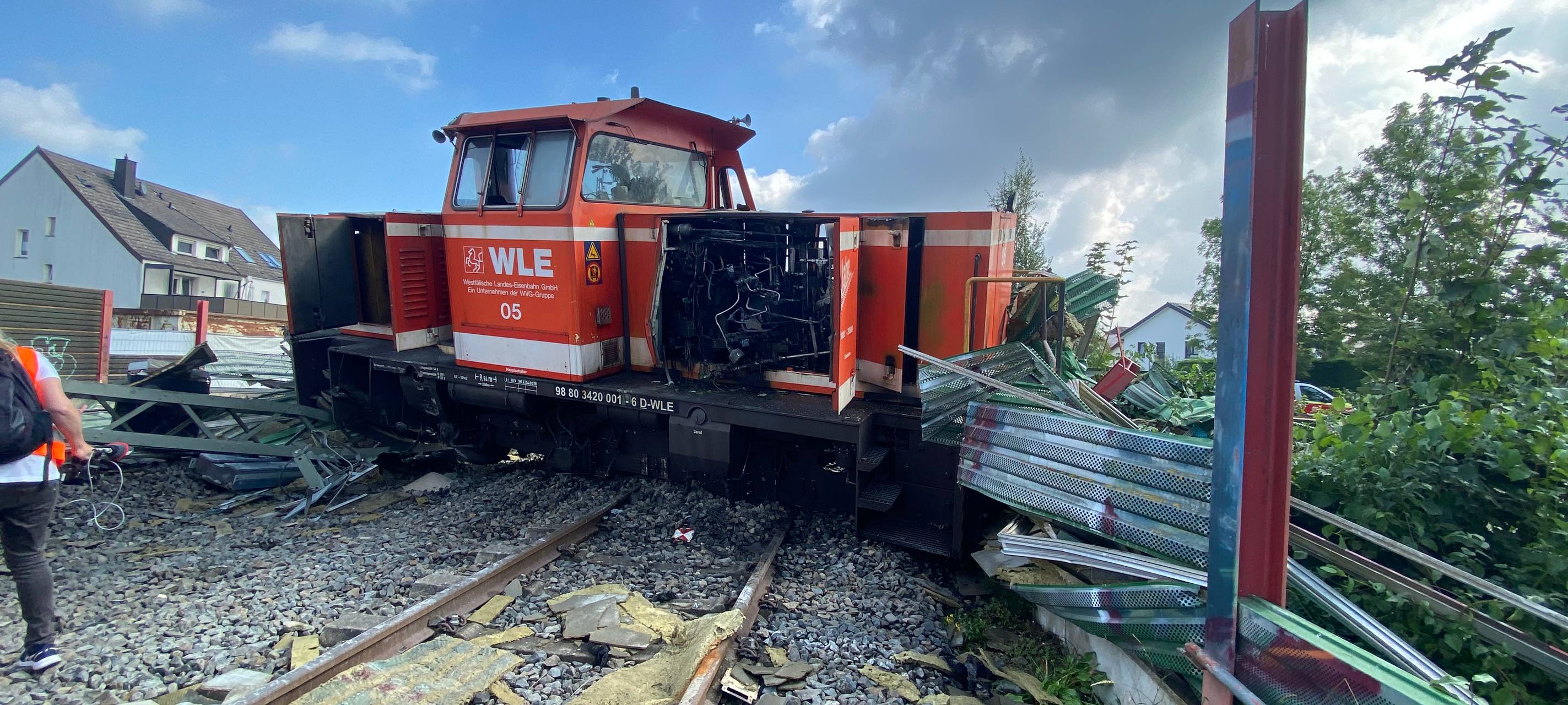 In Geseke laufen die Aufräumarbeiten nach dem tragischen Zugunglück.