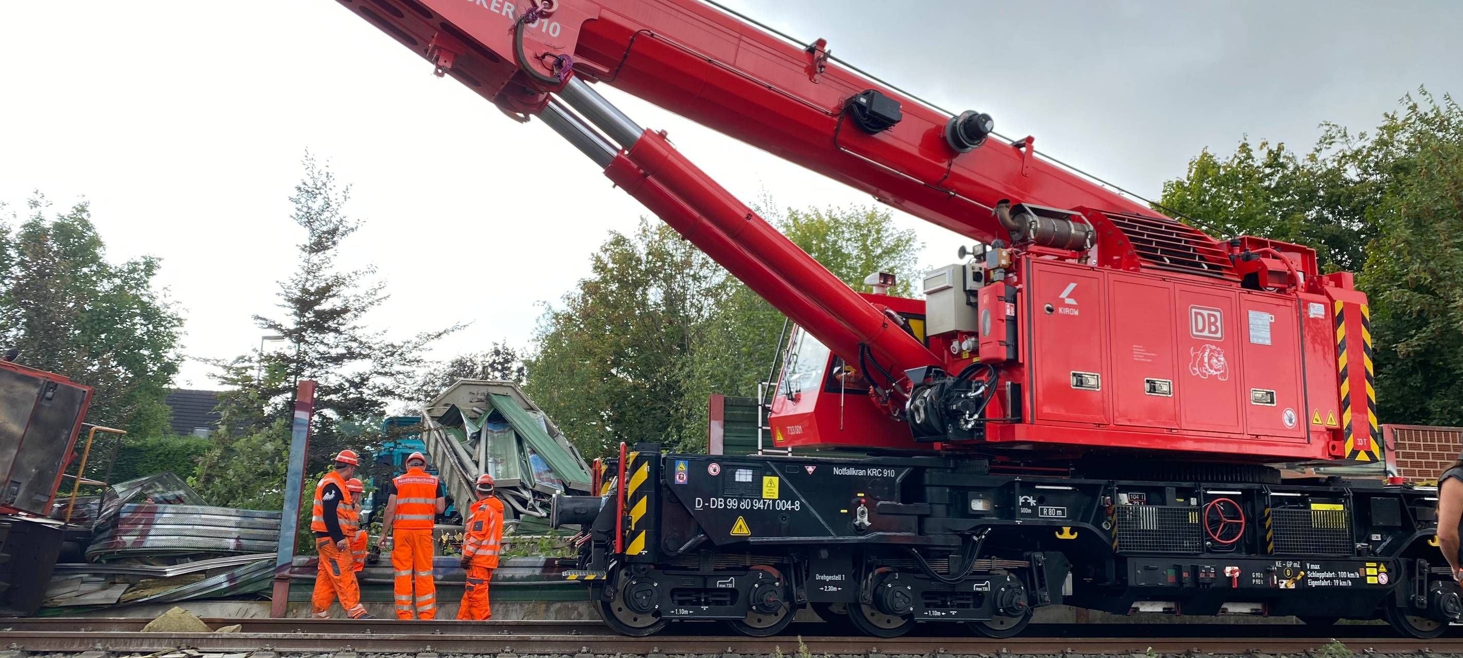 In Geseke laufen die Aufräumarbeiten nach dem tragischen Zugunglück.